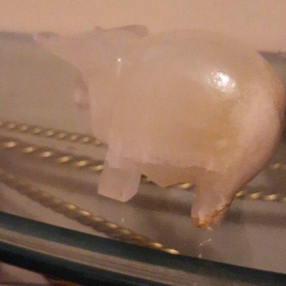 Natural carved Stone Pig figuring paperweight - Picture 5 of 8